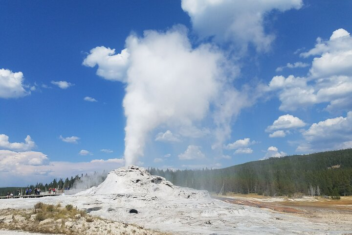 Yellowstone's Upper Geyser Basin: A Self-Guided Audio Tour - Photo 1 of 7